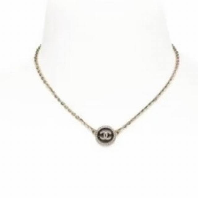 Chanel25B Illusion Button NecklaceI love it at first sight, perfect for fall and