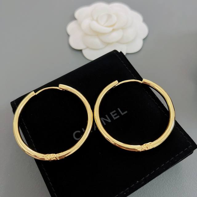 High-quality details as shown in the picture, vintage style of fine gold hoop ea