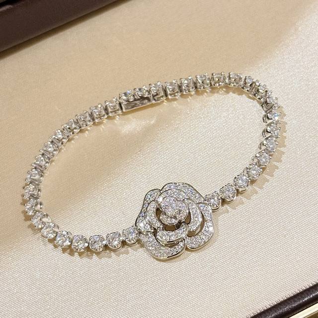 A6738 New high-end luxury brand full diamond camellia diamond bracelet. The whol