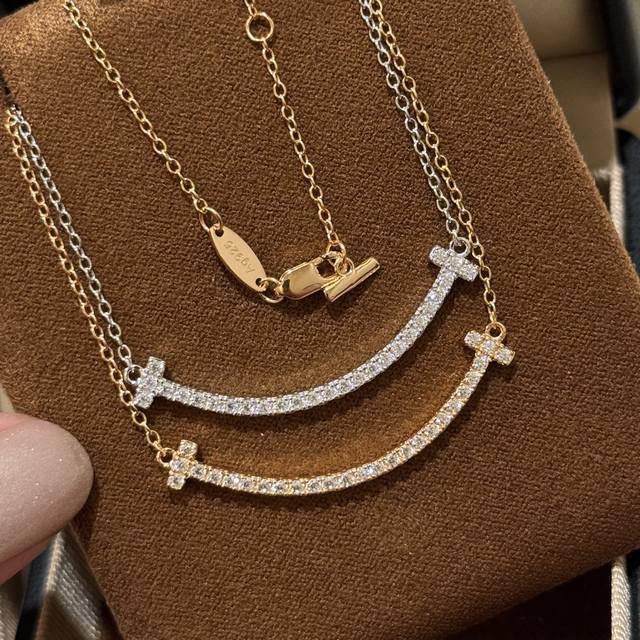 A1148 Those who understand it will appreciate the classic smile double T necklac