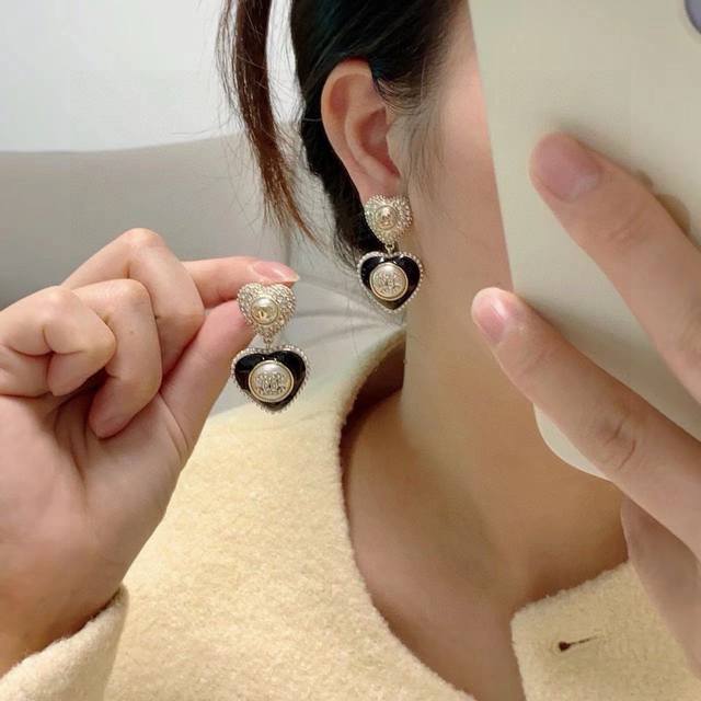 Chanel black heart pendant earrings. The combination of pearls and diamonds is v