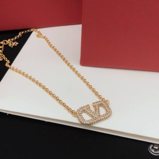 No. Vxl0014 Valentino necklace V logo inlaid with diamonds Zp consistent brass