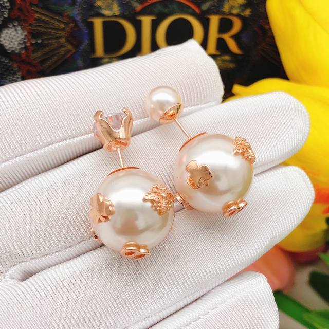 No. Ded0046 Dior Cd star-sized rose gold pearl earrings with single diamond on