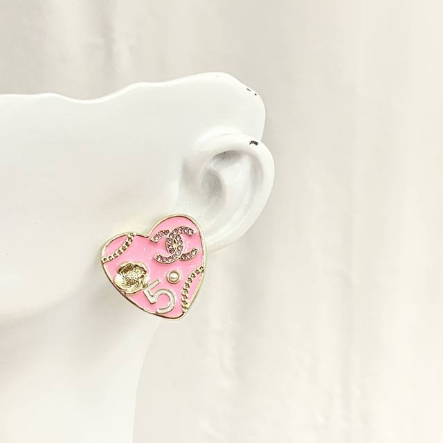 Code E2640 Chanel bestseller earrings, a new arrival! Chan 24 enamel oil-drip h