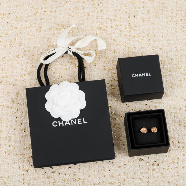 203473 We offer Camellia Earrings (Zp46800+). Look for the only one who truly so