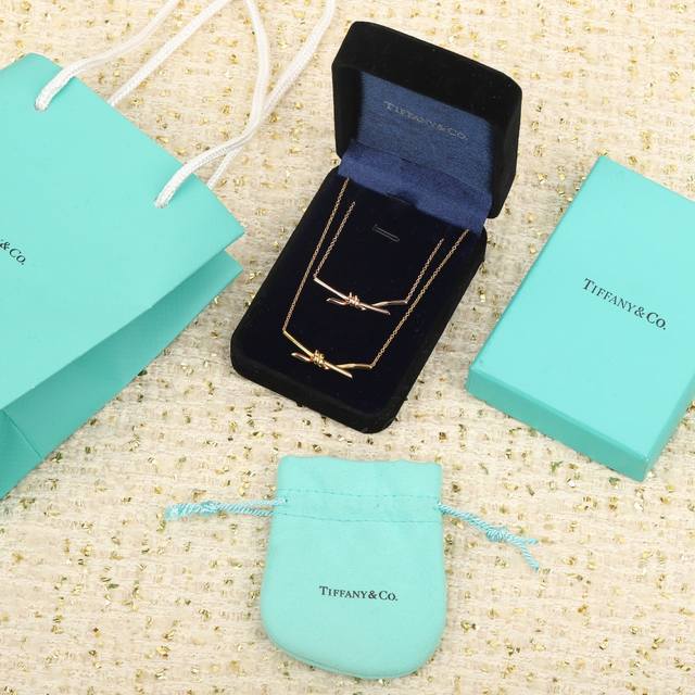 206127 We offer a Knot necklace without diamonds. Custom-made with real gold and