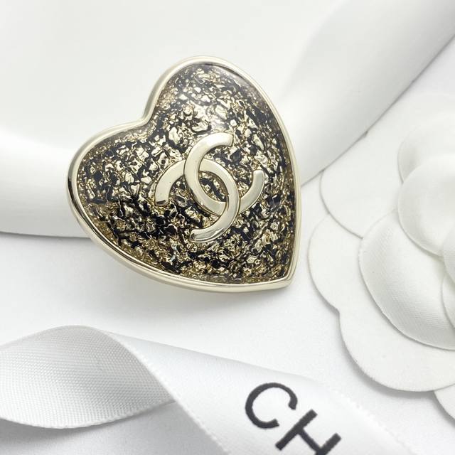 Code A750 Chanel brooch hot seller Chan 25 black and gold double C lace and gla