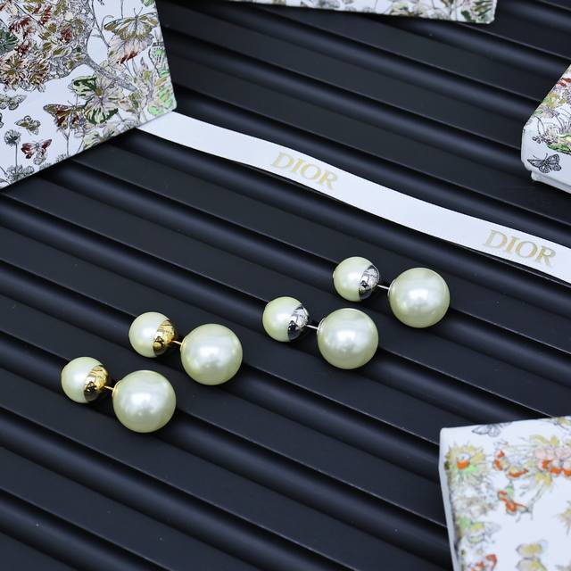 Dior's new double pearl earrings, multiple ways to wearA girly early summer ritu