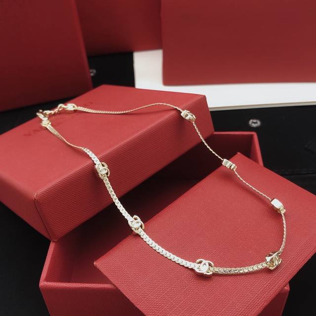 No. Xxl0206 Ch*Nel latest seven flower necklace consistent Zp brass material