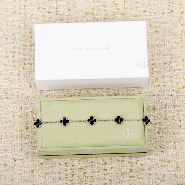 203377 The five-flower bracelet Zp produced by Wj is a jewelry type with real go