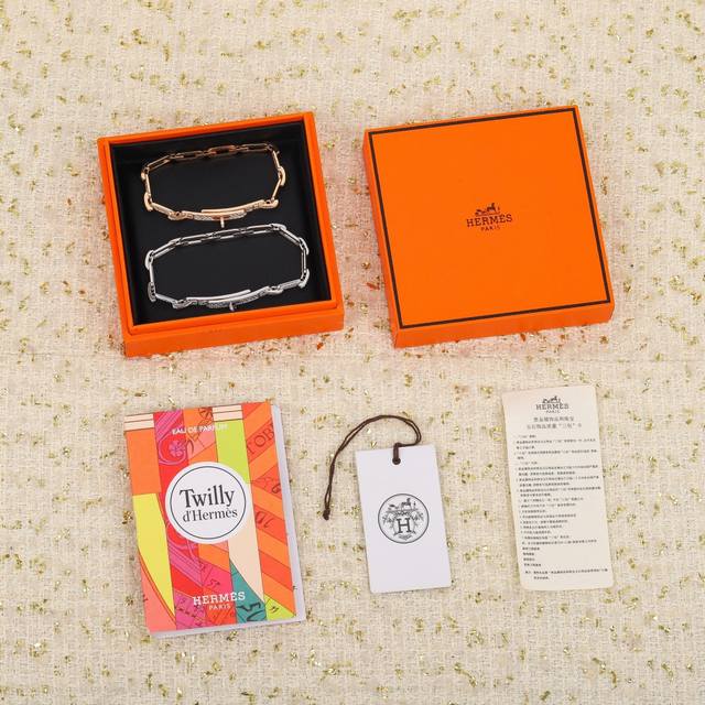 205083 Our Kelly full diamond bracelet can be customized with real gold and diam