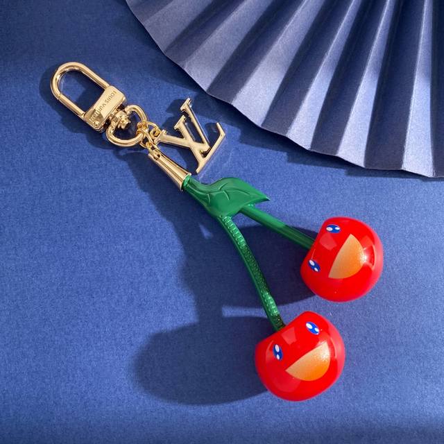 lu92 Lv Louis Vuitton new European and American style high-end fashion pendant g