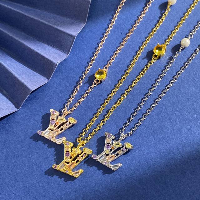 lu92 Lv Louis Vuitton fashion luxury Lv letter pendant inlaid with colored round