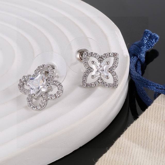 LV necklace and earring set Diamond Blossom series shining light makes you stand