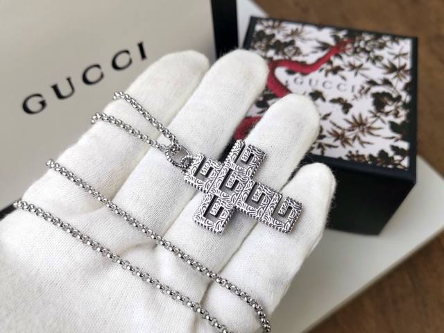 Gucci's new square G cross necklace pendant is embellished with exquisite Arabic