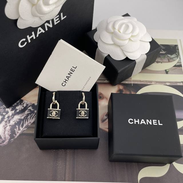 We have these black leather lock earrings in stock! Hidden gem Z9900! Highly re