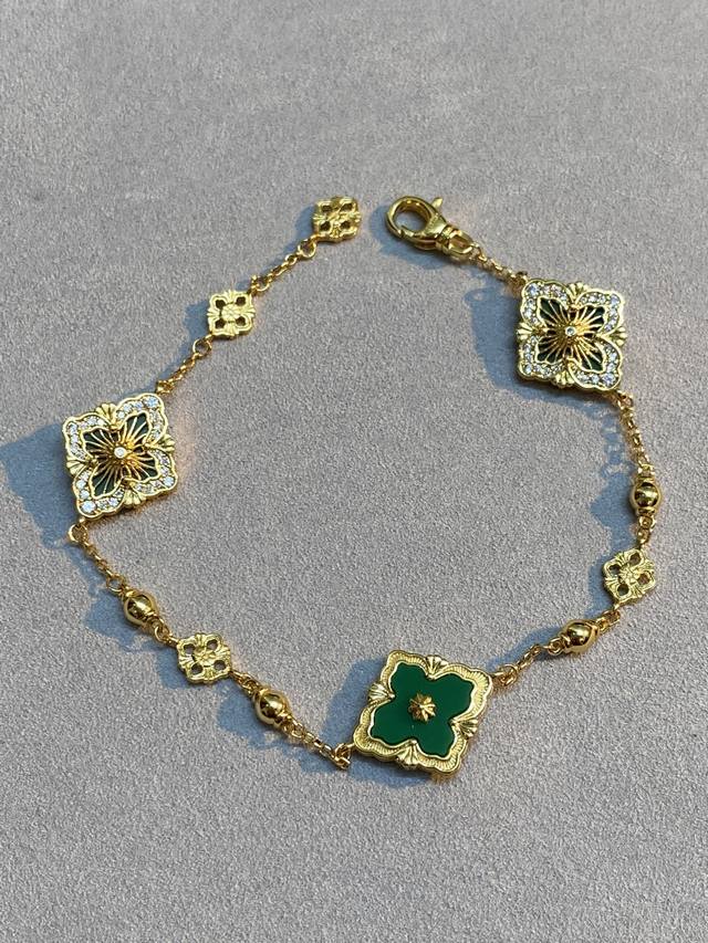 V Gold Material Seiko Buccellati Malachite Opera House Three Flower Bracelet