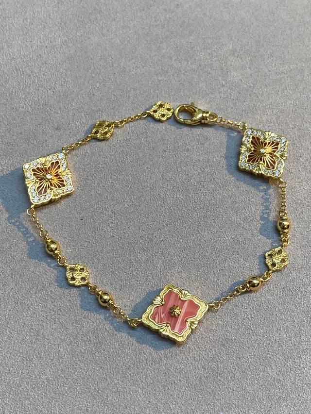 V Gold Material Seiko Buccellati Pink Shell Opera House Three Flower Bracelet