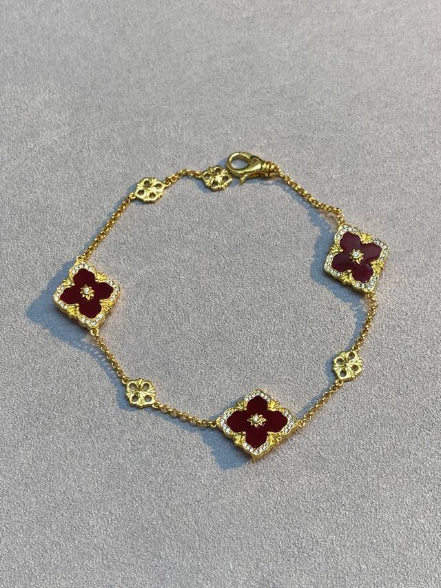 V Gold Material Seiko Buccellati Carnelian Diamond Three Flower Bracelet