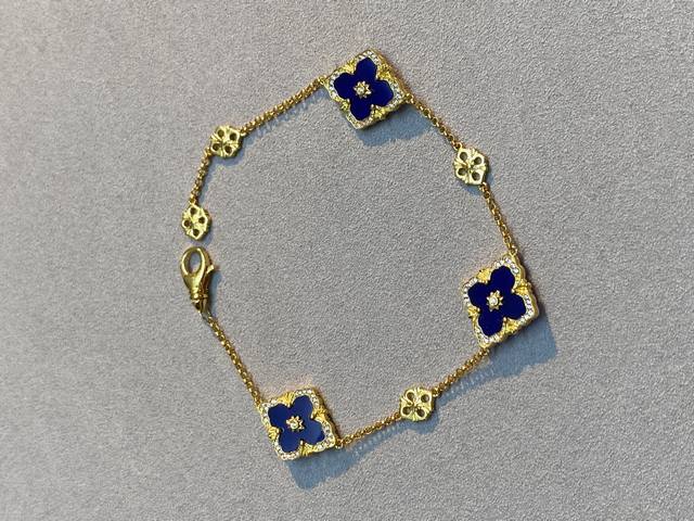 V Gold Material Seiko Buccellati Blue Agate Diamond Three Flower Bracelet