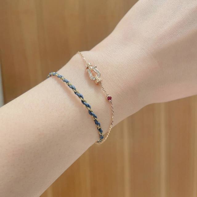 We produce horseshoe necklaces, which can be customized with real gold and real