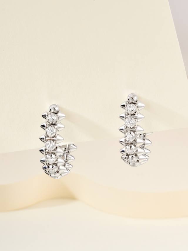 Clash De earrings, the original intention of the brand design: "Rivets, round be