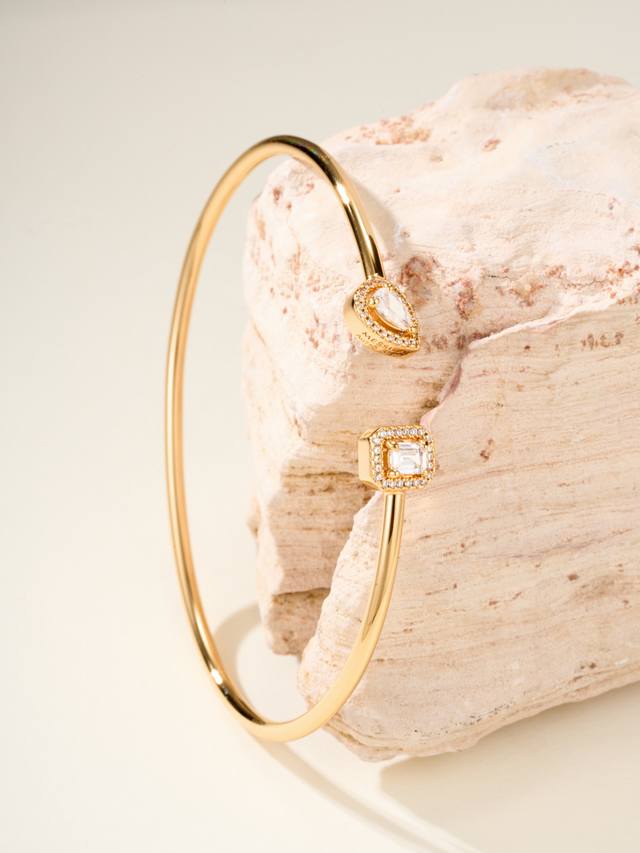 Messika My Twin bracelet, size 17. "My Twin" symbolizes "my twins" or "you and m