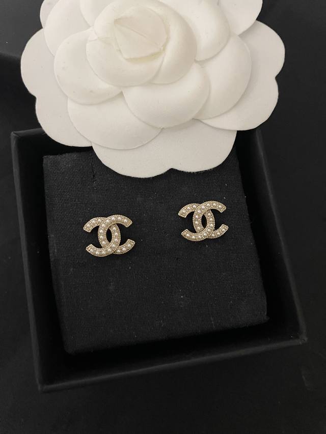 Mini gold pearl earrings Ch*Nel classic mini pearl Cc earrings consistent Z batc