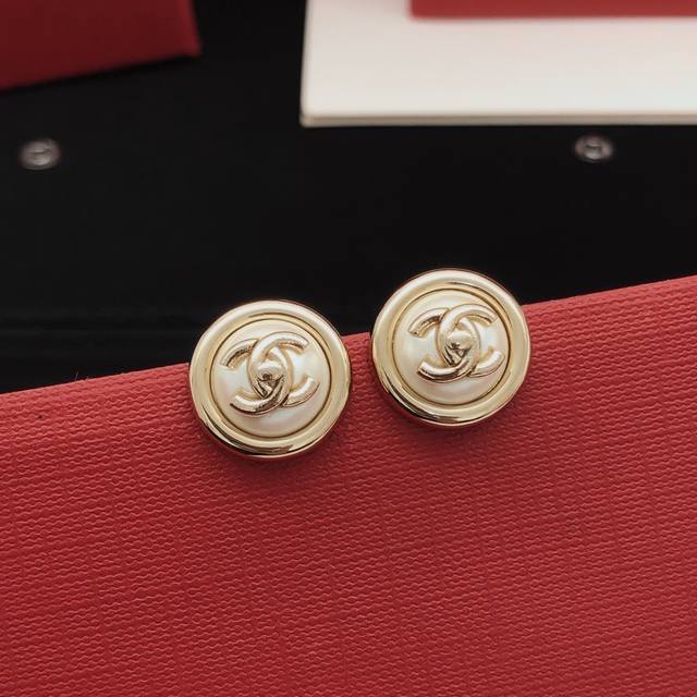 No. Xed0346 Ch*Nel latest round button earrings consistent with Z batch brass m