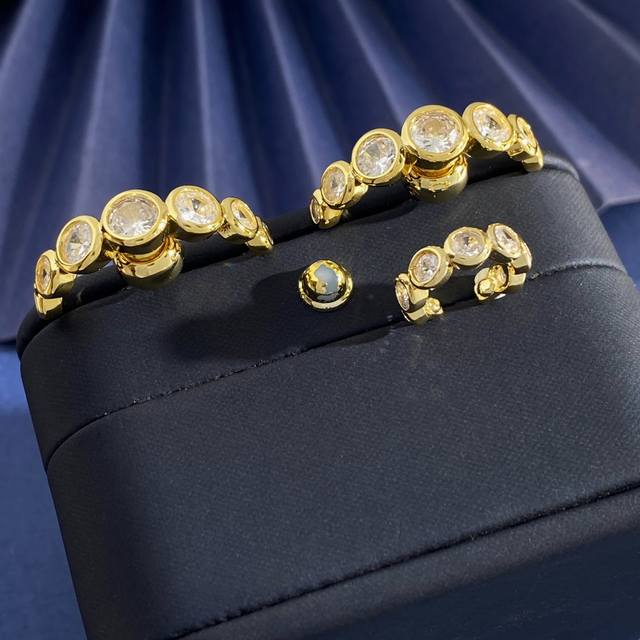 sh93 Swarovski stylish personality light luxury arc-shaped round diamond three-p