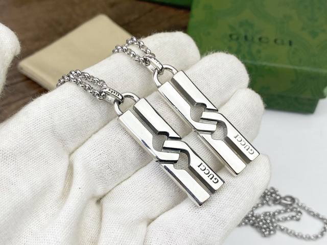 Gucci Gucci couple H-shaped pendant necklace Gucci love fearless gold material p