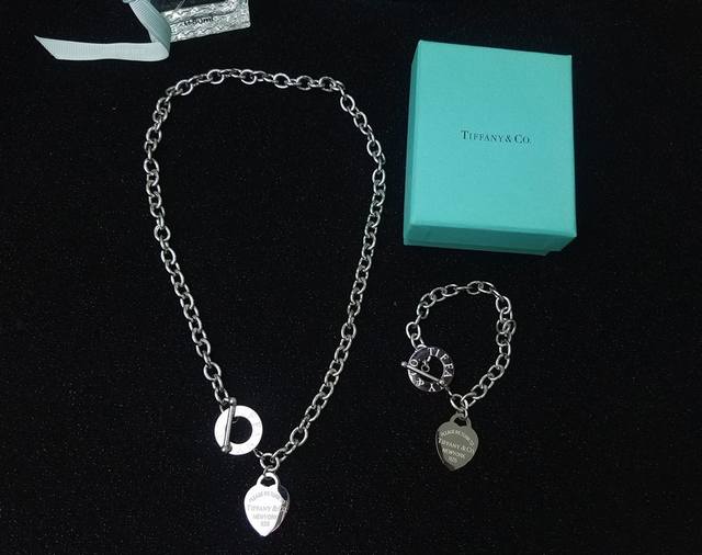 Each Tiffany & Co. Tiffany thick chain front clasp heart peach necklace, the pe