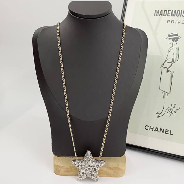 Chanel's hot-selling necklace is back! The Chan 25 Multi-element Diamond Star L