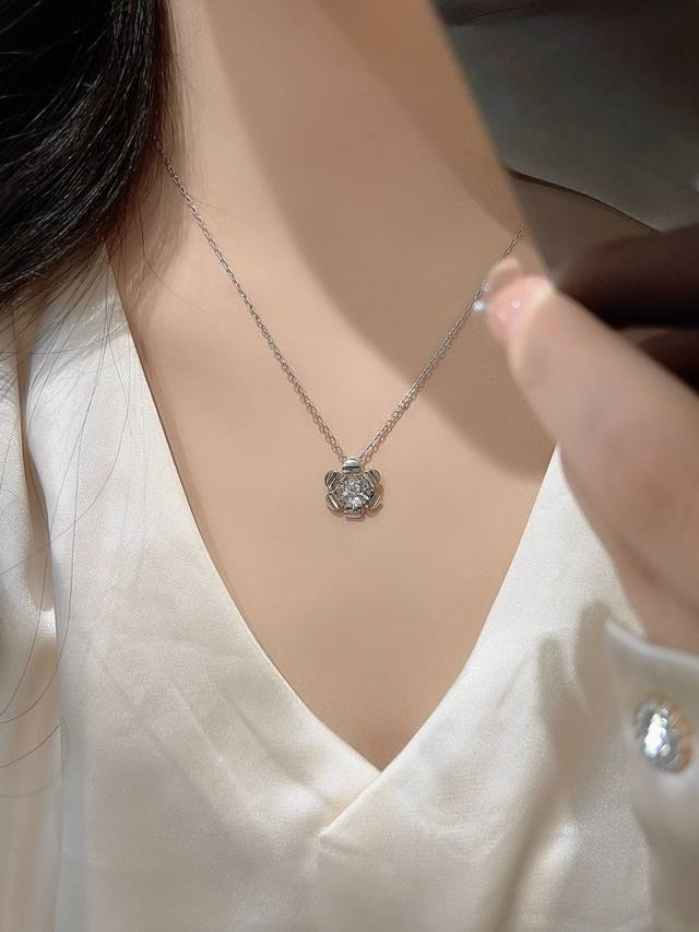 We produce a large quantity of this piece, so please contact us for inquiries.