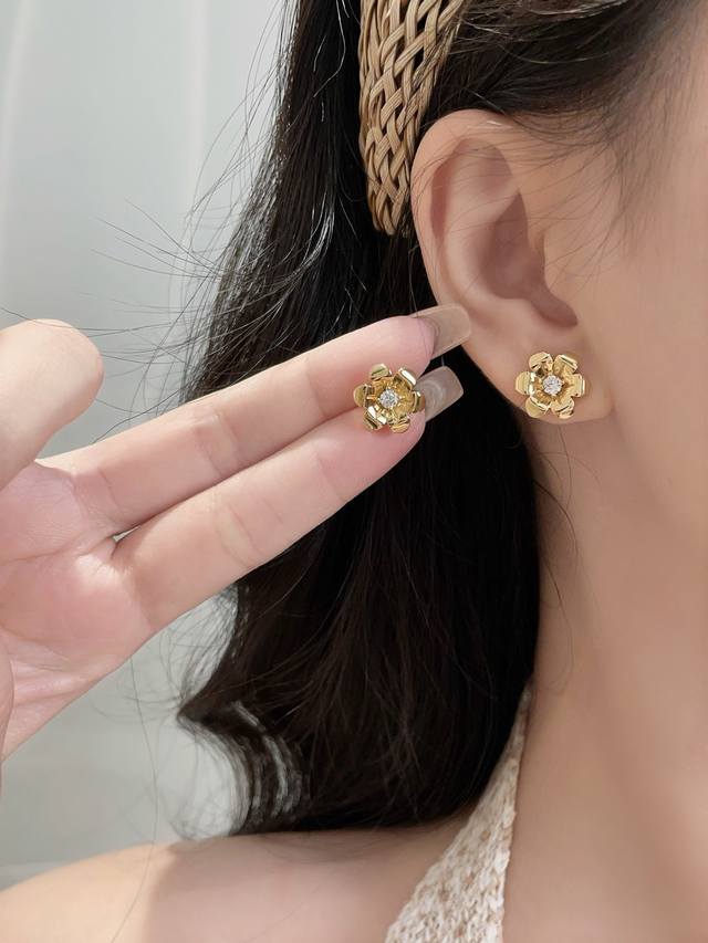 We produce in large quantities and are looking for inquiries. [Colored Gemstone