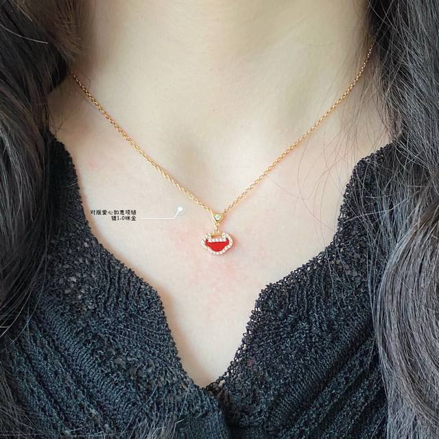 V Gold-Plated Kirin Mini Heart-Shaped Ruyi Necklace: A stylish and traditional d