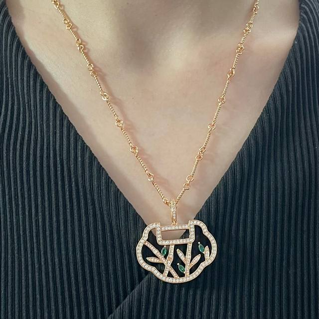 V Gold-plated Kirin Bamboo Ruyi Lock Necklace is a stylish and traditional combi