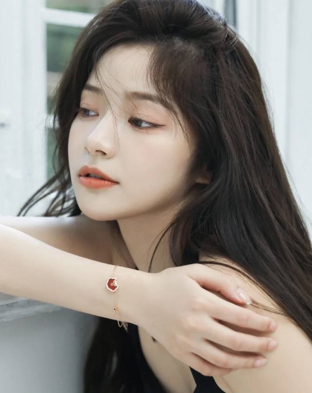 V Gold-plated Kirin Large Ruyi Lock Bracelet: A stylish and traditional piece th