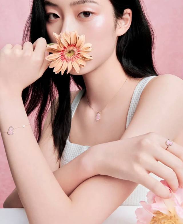 V gold-plated. Kirin mini pink gourd necklace, high-value wear effect is very go