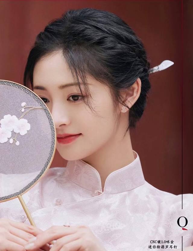 V gold-plated mini pink gourd earrings with gold unicorn, attracting wealth and