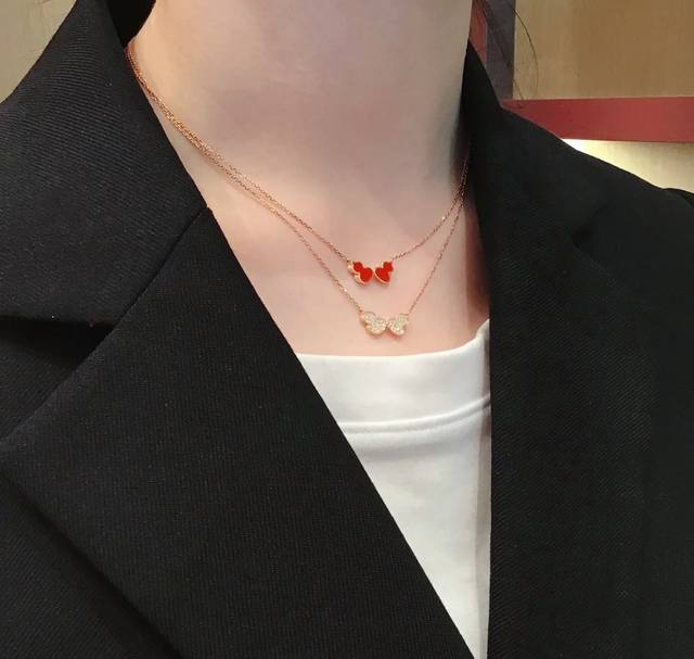 V Gold and Red Wulu Kirin Double Gourd Necklace. Super cute. Simple lines depict