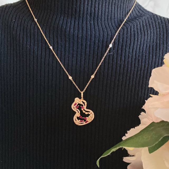 V gold-plated Qilin flower vine red gourd necklace, wearing Qeelin Wulu Lace lac