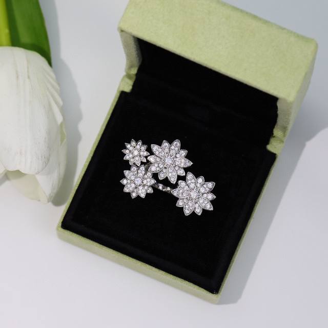 Vca flower ring made of sub-gold with logo electroplated in 18K white gold. A br