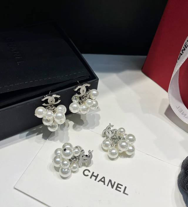 Batch of Chanel Dopamine Grape Cluster Pearl Combination Letter Earrings are fas