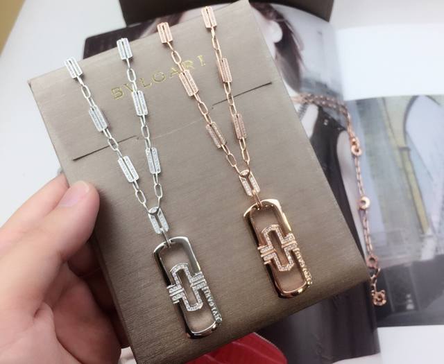 Bulgari Arentesi circular necklace sweater chain, a cool autumn and winter item