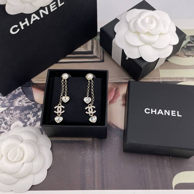 We're selling these long and short tassel heart-shaped diamond earrings, priced