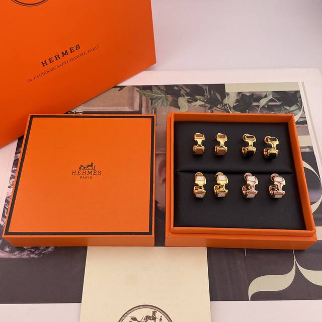 We offer H leather earrings Z 6250, the perfect couple's style, with standard p