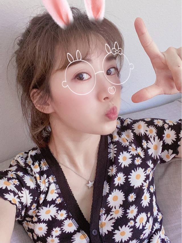 We are producing the same comet necklace as Li Nian. Look for the only one on t