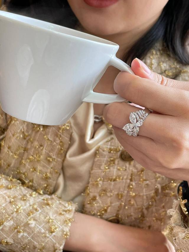 We produce a large number of inquiries. The Rich Lady Series - Bow Ring is made