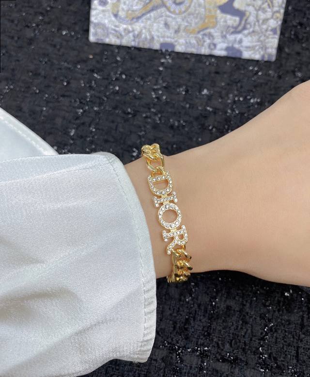 Dior CD thick chain bracelet Z 4800, a simple thick chain that I highly recommen